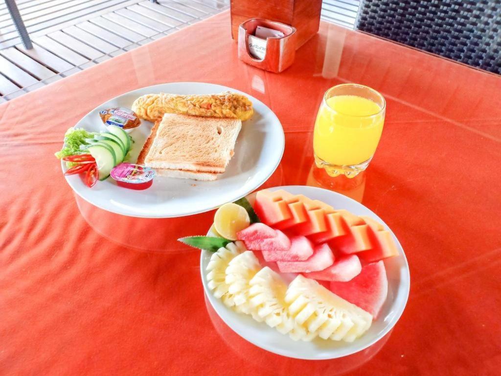 Oyo 1508 Mascot Beach Hotel Mangsit Zewnętrze zdjęcie