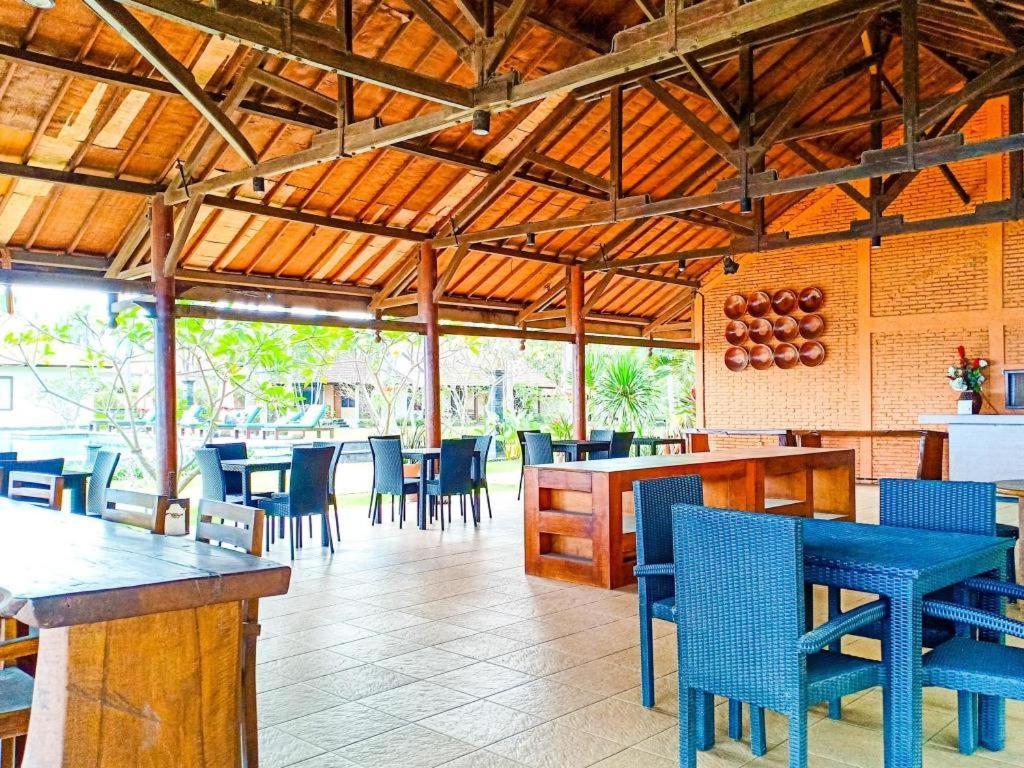 Oyo 1508 Mascot Beach Hotel Mangsit Zewnętrze zdjęcie