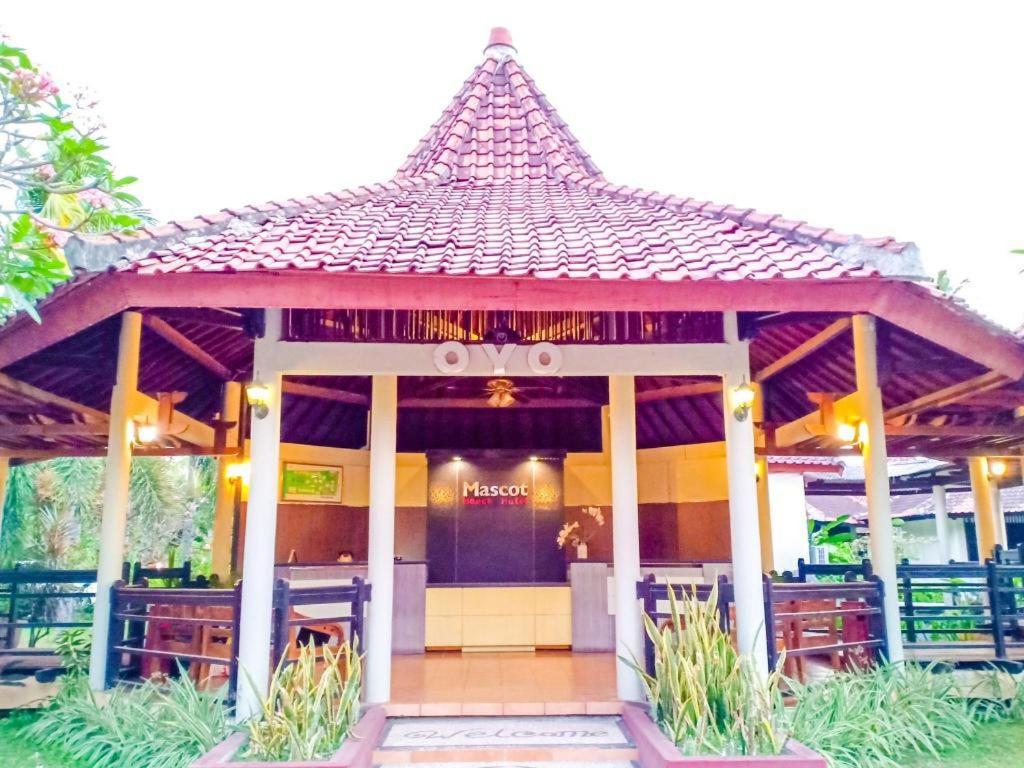Oyo 1508 Mascot Beach Hotel Mangsit Zewnętrze zdjęcie