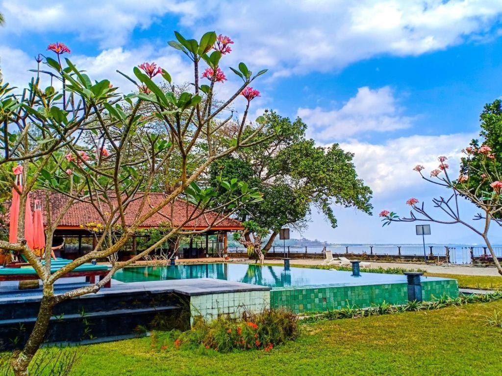 Oyo 1508 Mascot Beach Hotel Mangsit Zewnętrze zdjęcie